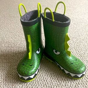 Fun dragon/dinosaur rain boots..